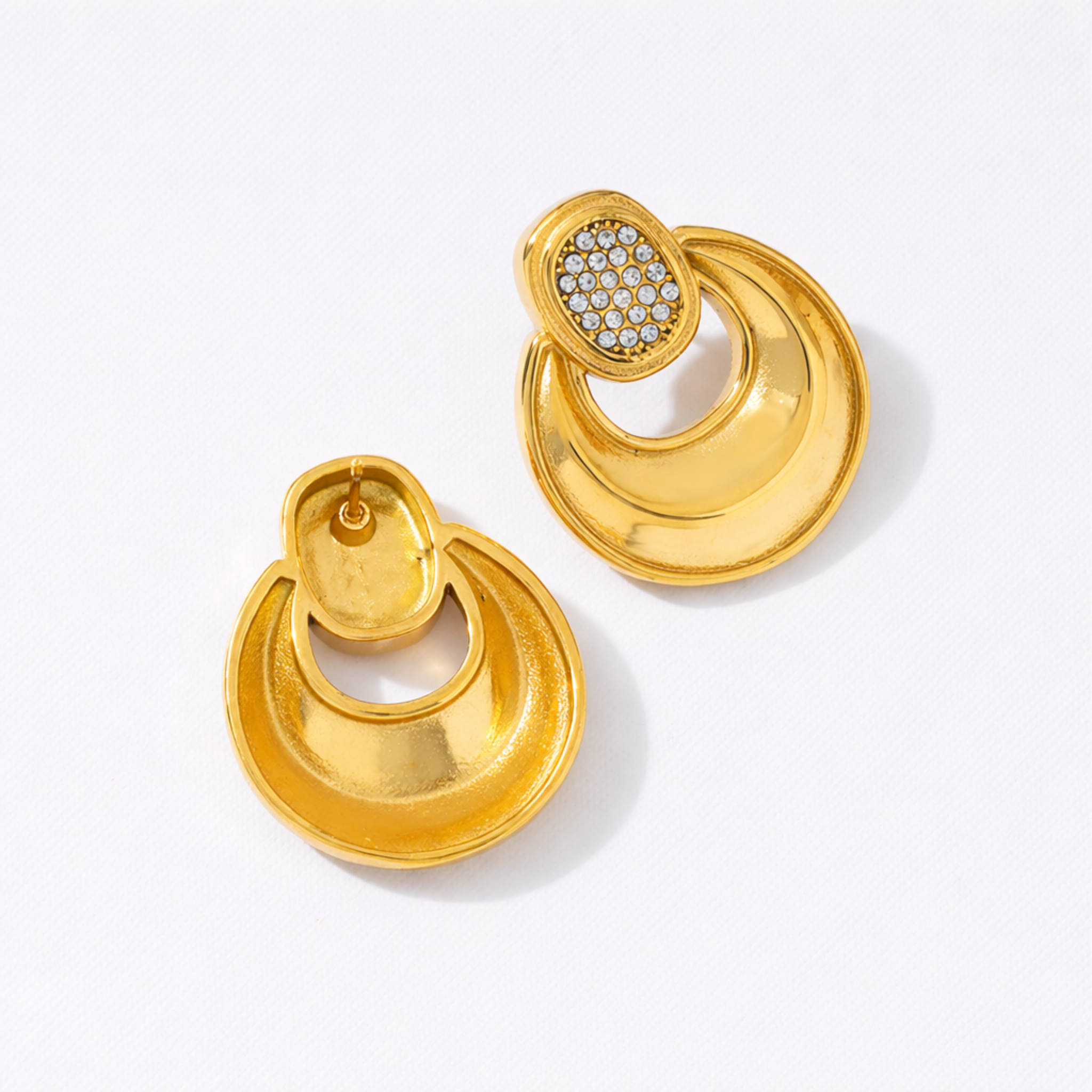 vintage-style-gold-earrings-technical-view